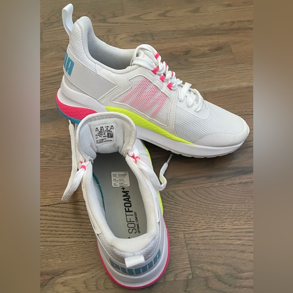 Puma Anzarun Women’s Athletic Shoe - Size 8 - Picture 2 of 5